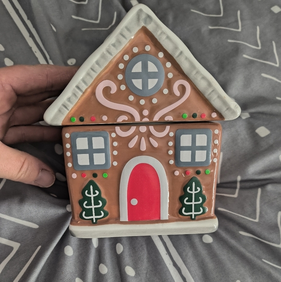 New sand + fog gingerbread house candle - Picture 1 of 3